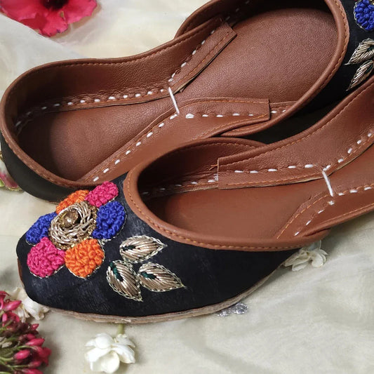 Picture of <!--ds-->Black embroidered Khussa - Available at Raja Sahib