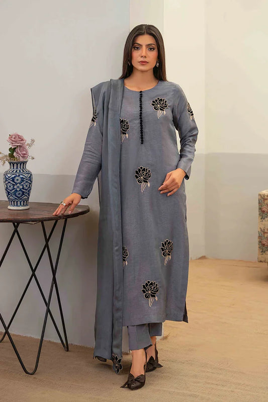 Picture of Hadia Batool - Louise Collection - Reine - Available at Raja Sahib