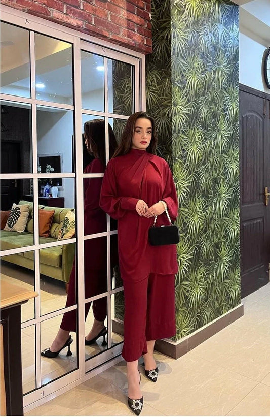 Picture of Manahils - Knot Set Red - Available at Raja Sahib