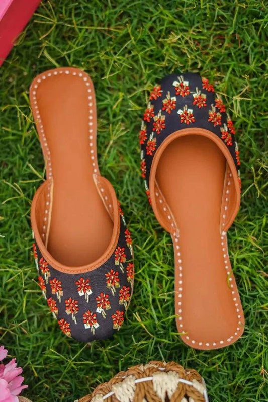 Picture of <!--cfa-->Saheliyan - Phool Collection - Matsya Black - Available at Raja Sahib