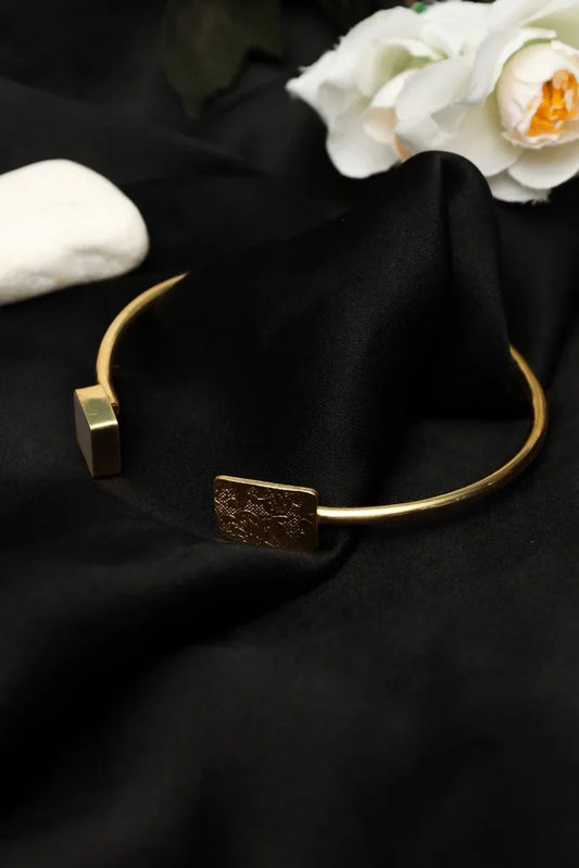 Zehnaz - Gold-Tone Open Cuff Bracelet with White Stone & Engraved Detail Modern Minimalist