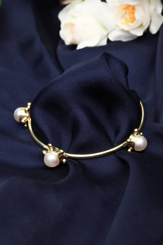 Zehnaz - Gold-Tone Open Cuff Pearl Bracelet Chic & Minimalist