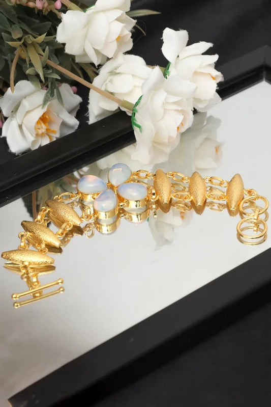 Zehnaz - Gold-Tone Teardrop Opal Clover Link Bracelet Elegant Floral Design