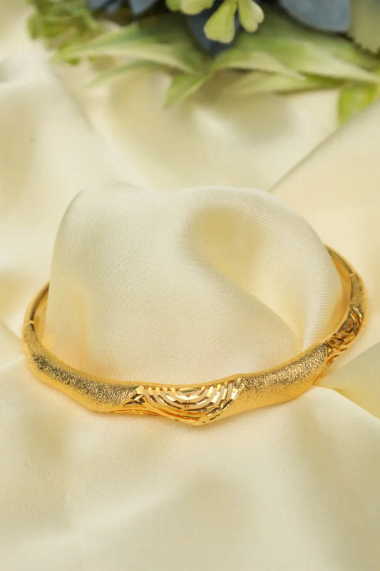 Zehnaz - Gold-Tone Textured Wavy Bangle Bracelet Stackable Modern Jewelry