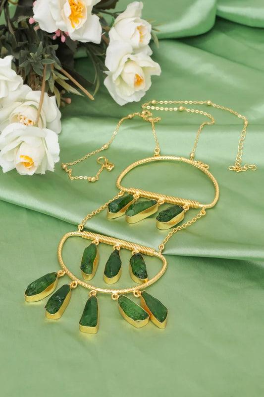 Zehnaz - Alira Dyed Stone Necklace Gold-Plated Raw Green Statement Jewelry