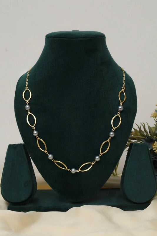 Zehnaz - Gold-Tone Oval Link Chain Necklace with Grey Pearls