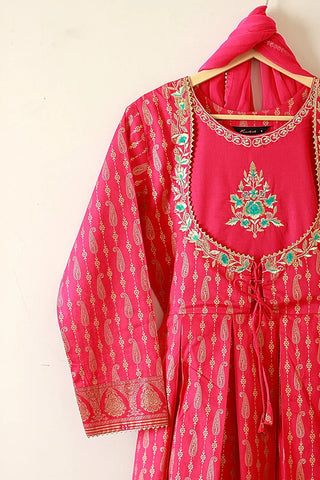 Picture of Kashish - Reaty to Wear 3 PC Lawn Suit - Pink - 7072 - Available at Raja Sahib