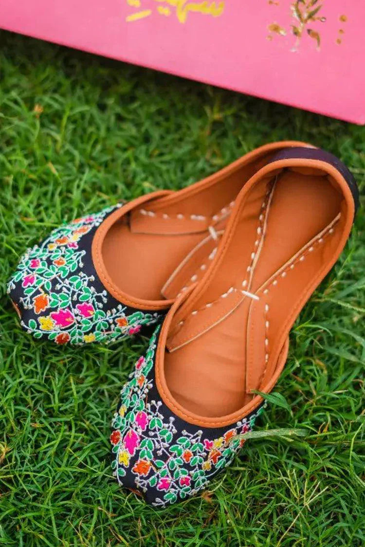 Picture of Saheliyan - Phool Collection - Aster - Available at Raja Sahib