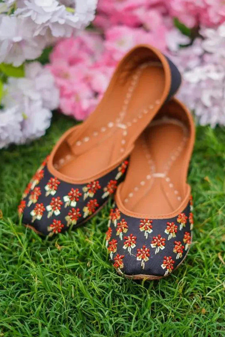 Picture of <!--cfc-->Saheliyan - Phool Collection - Coral Black - Available at Raja Sahib