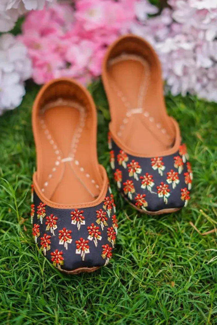 Picture of <!--cfc-->Saheliyan - Phool Collection - Coral Black - Available at Raja Sahib