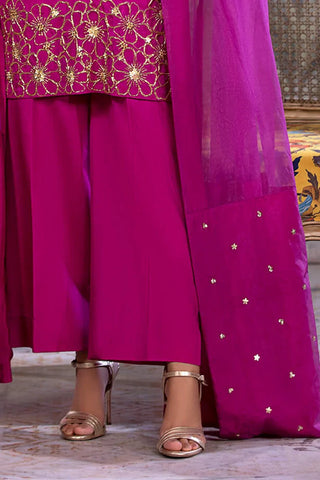 Picture of Amber Imran - Punkh Luxury Formals - Fuschia Flair - Available at Raja Sahib