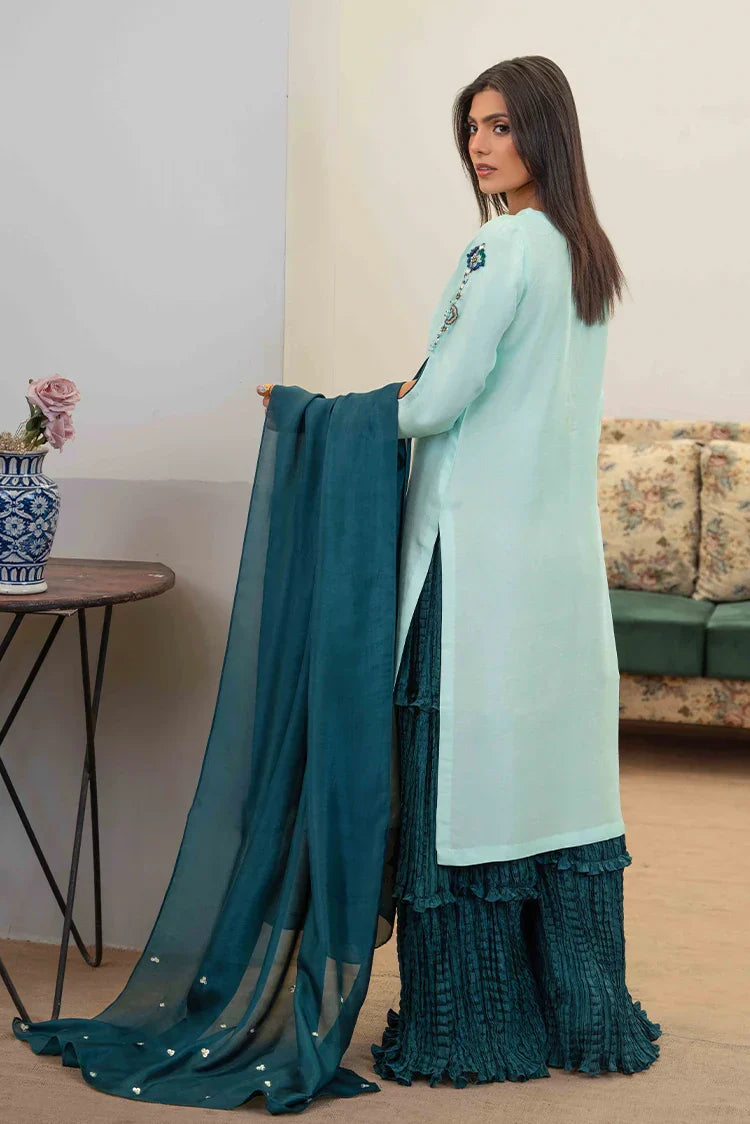 Picture of Hadia Batool - Louise Collection - Julia - Available at Raja Sahib