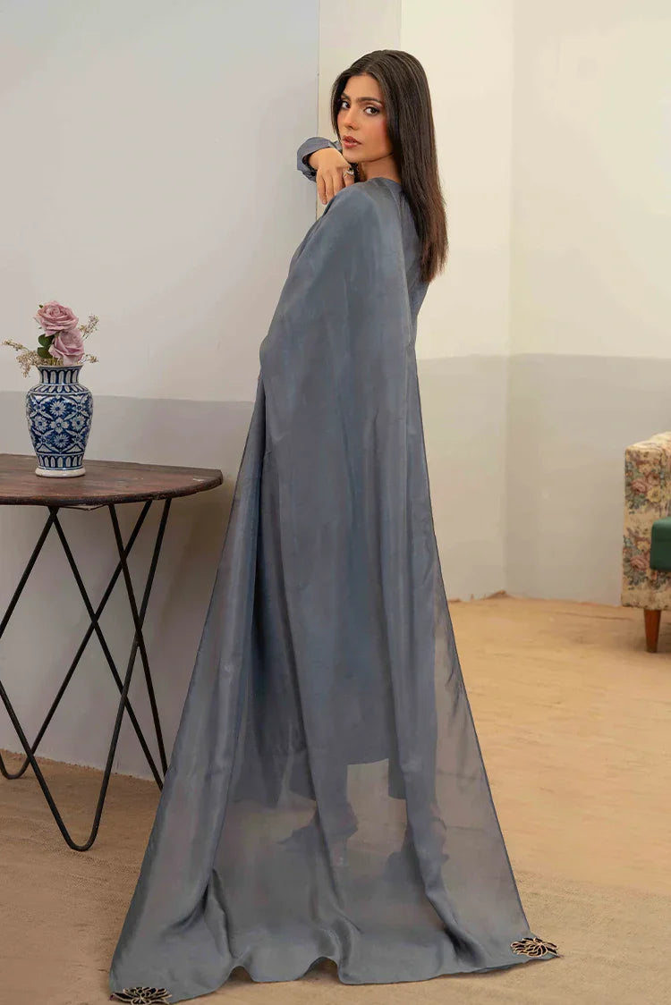 Picture of Hadia Batool - Louise Collection - Reine - Available at Raja Sahib