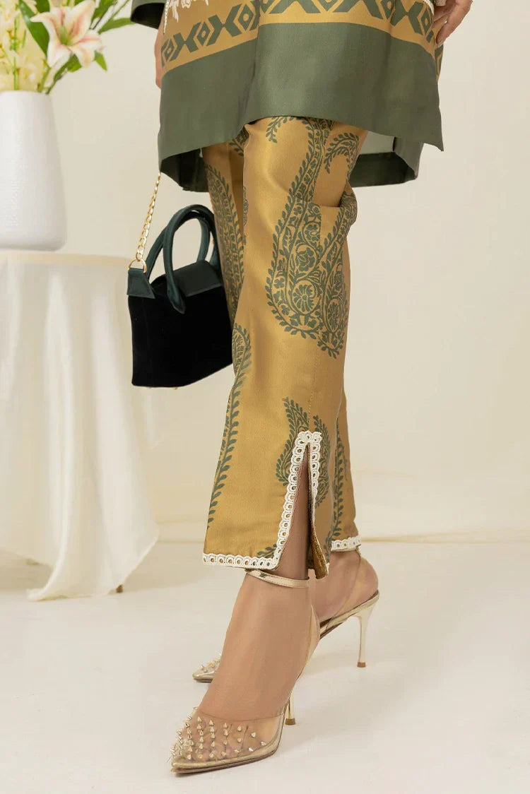 Picture of Zaib un Nisa - Lavender Luxe Pret - Dahlia - Available at Raja Sahib