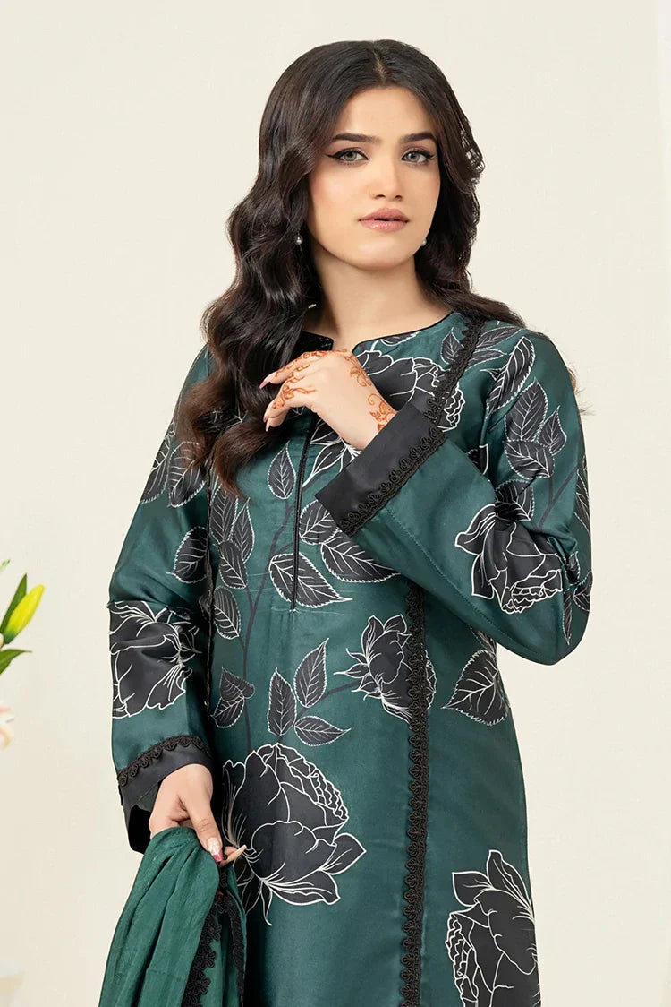 Picture of Zaib un Nisa - Lavender Luxe Pret - Holly Green - Available at Raja Sahib