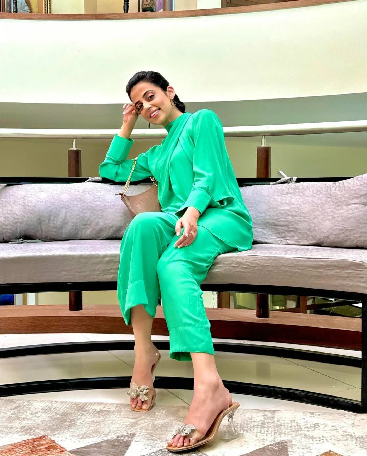 Picture of Manahils - Knot Set Parrot Green - Available at Raja Sahib