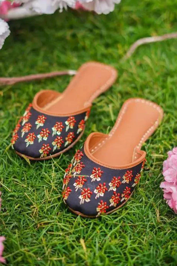 Picture of <!--cfa-->Saheliyan - Phool Collection - Matsya Black - Available at Raja Sahib