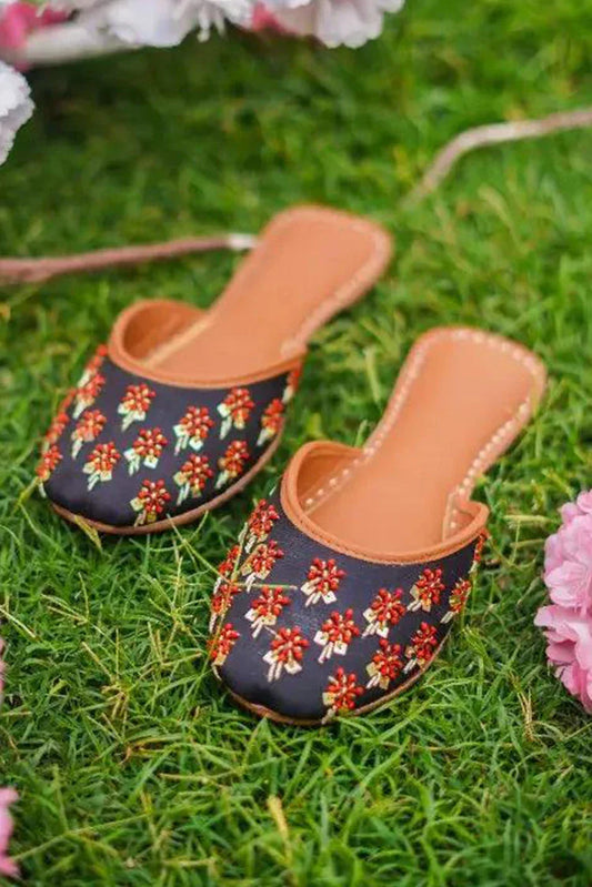 Picture of <!--cfa-->Saheliyan - Phool Collection - Matsya Black - Available at Raja Sahib