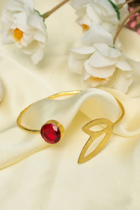 Zehnaz - Gold-Plated Ruby Red Quartz Leaf Cuff Bracelet