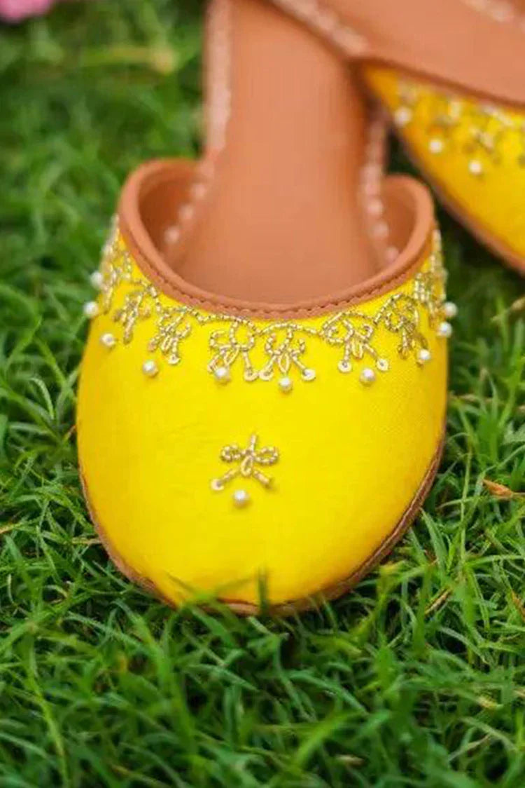 Picture of Saheliyan - Phool Collection - Zeefaa Yellow - Available at Raja Sahib