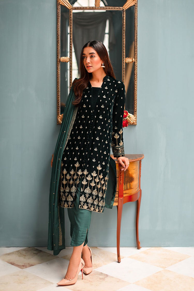 Picture of Shanyera - D7-Emerald Plush Aria Winter Collection - Available at Raja Sahib