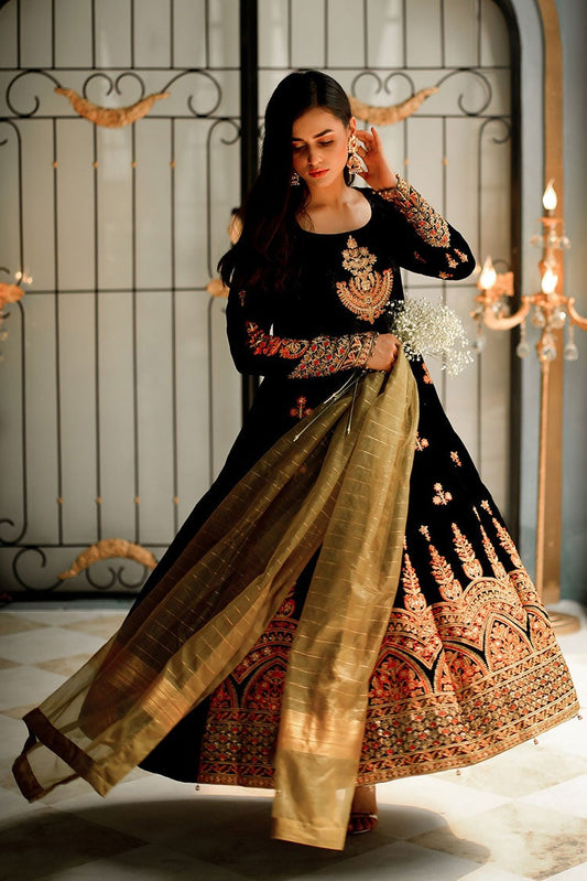 Picture of Shanyera - D9-Ravishing Ebony Aria Winter Pret Collection - Available at Raja Sahib