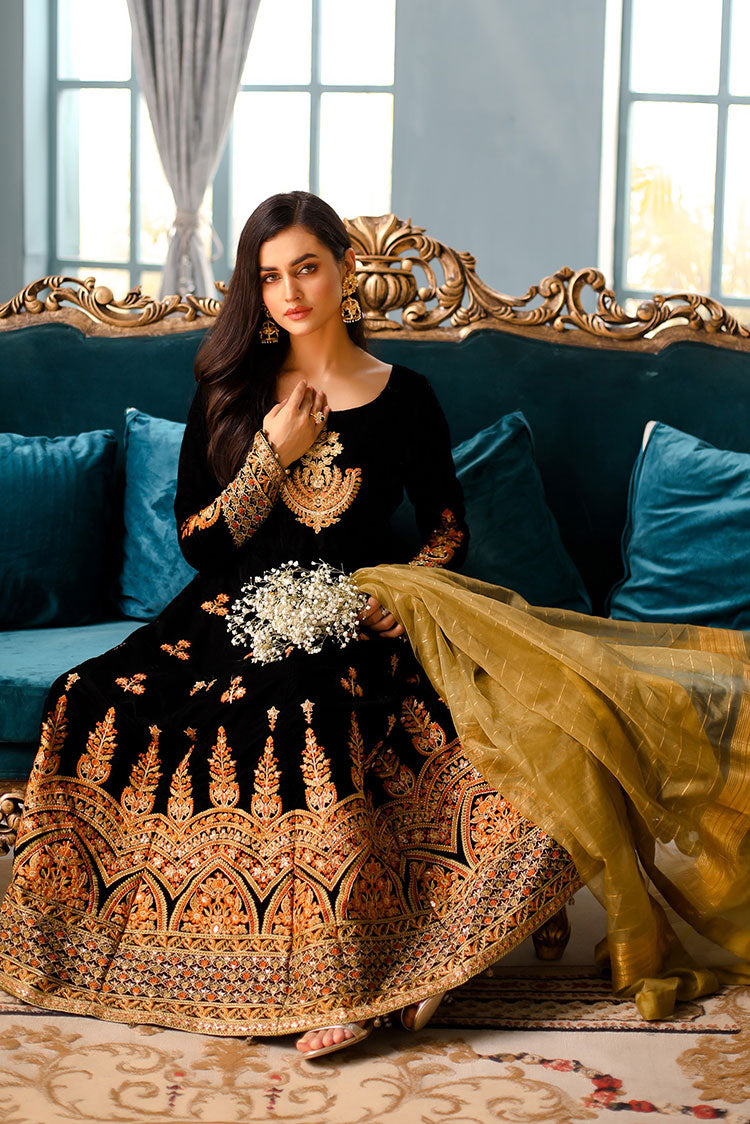 Picture of Shanyera - D9-Ravishing Ebony Aria Winter Pret Collection - Available at Raja Sahib