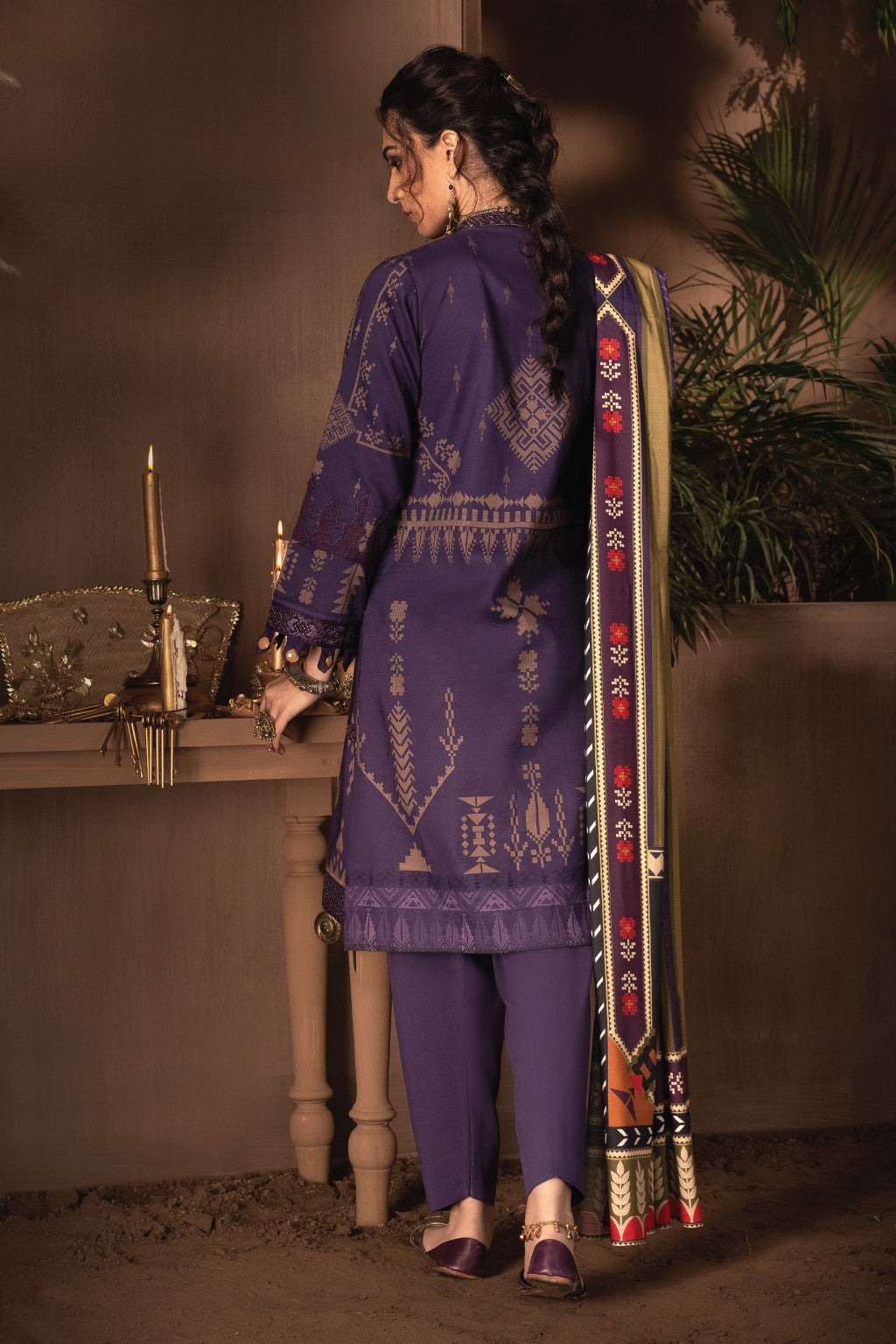 Picture of Iznik - ILC 05 Shajea Zarafshan Winter Linen Collection - Available at Raja Sahib