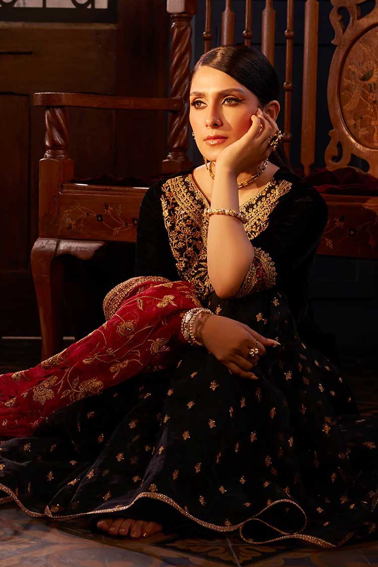 Picture of Zainab Chottani - 02 Mehr Mah Luxury Velvet Collection - Available at Raja Sahib